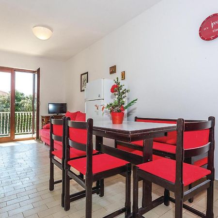 2 Bedroom Amazing Apartment In Rogoznica Rogoznica  Buitenkant foto