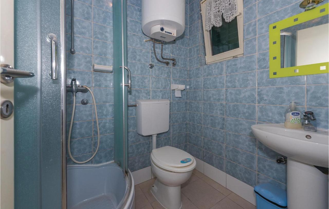 2 Bedroom Amazing Apartment In Rogoznica Rogoznica  Buitenkant foto