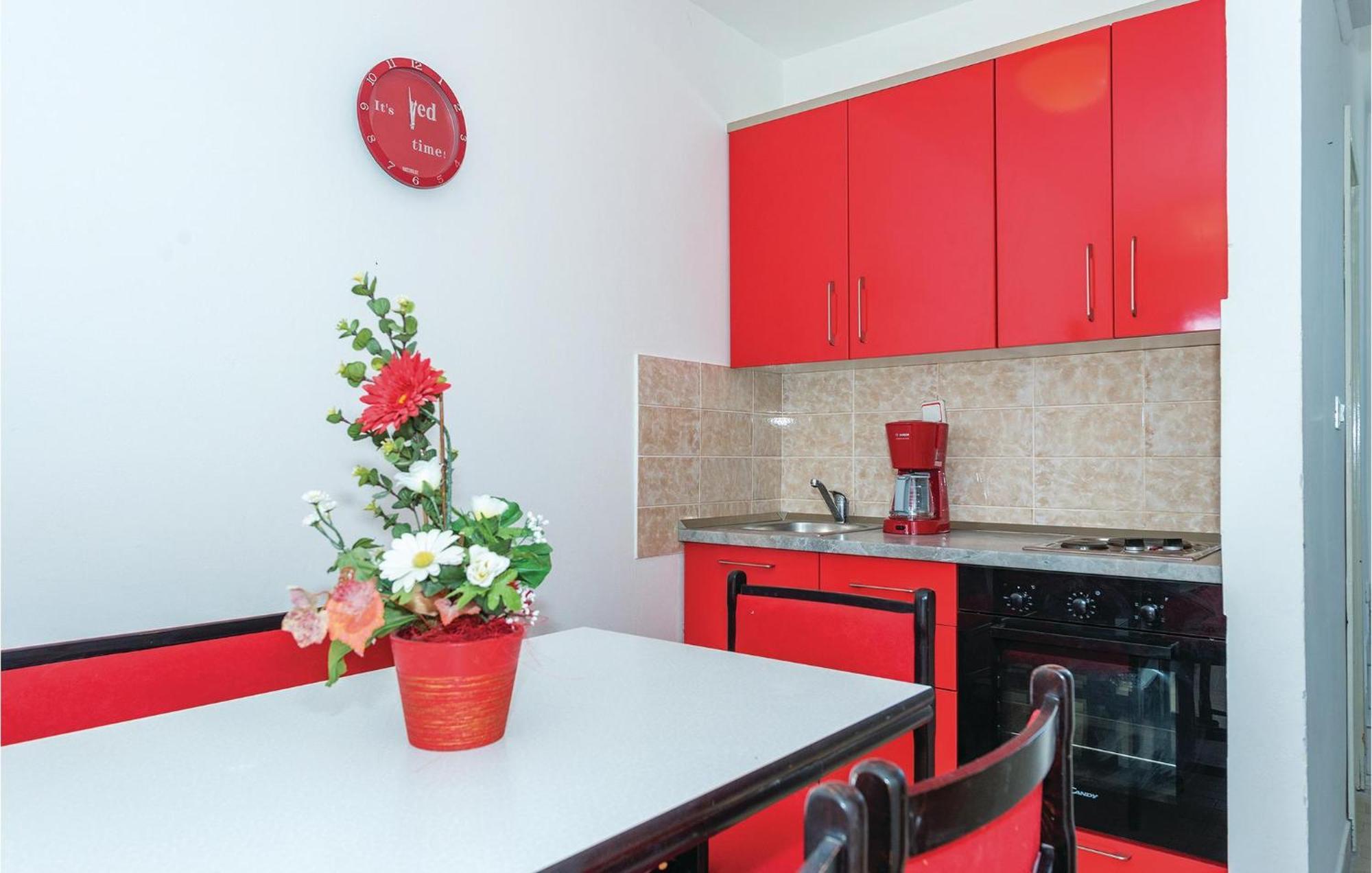 2 Bedroom Amazing Apartment In Rogoznica Rogoznica  Buitenkant foto