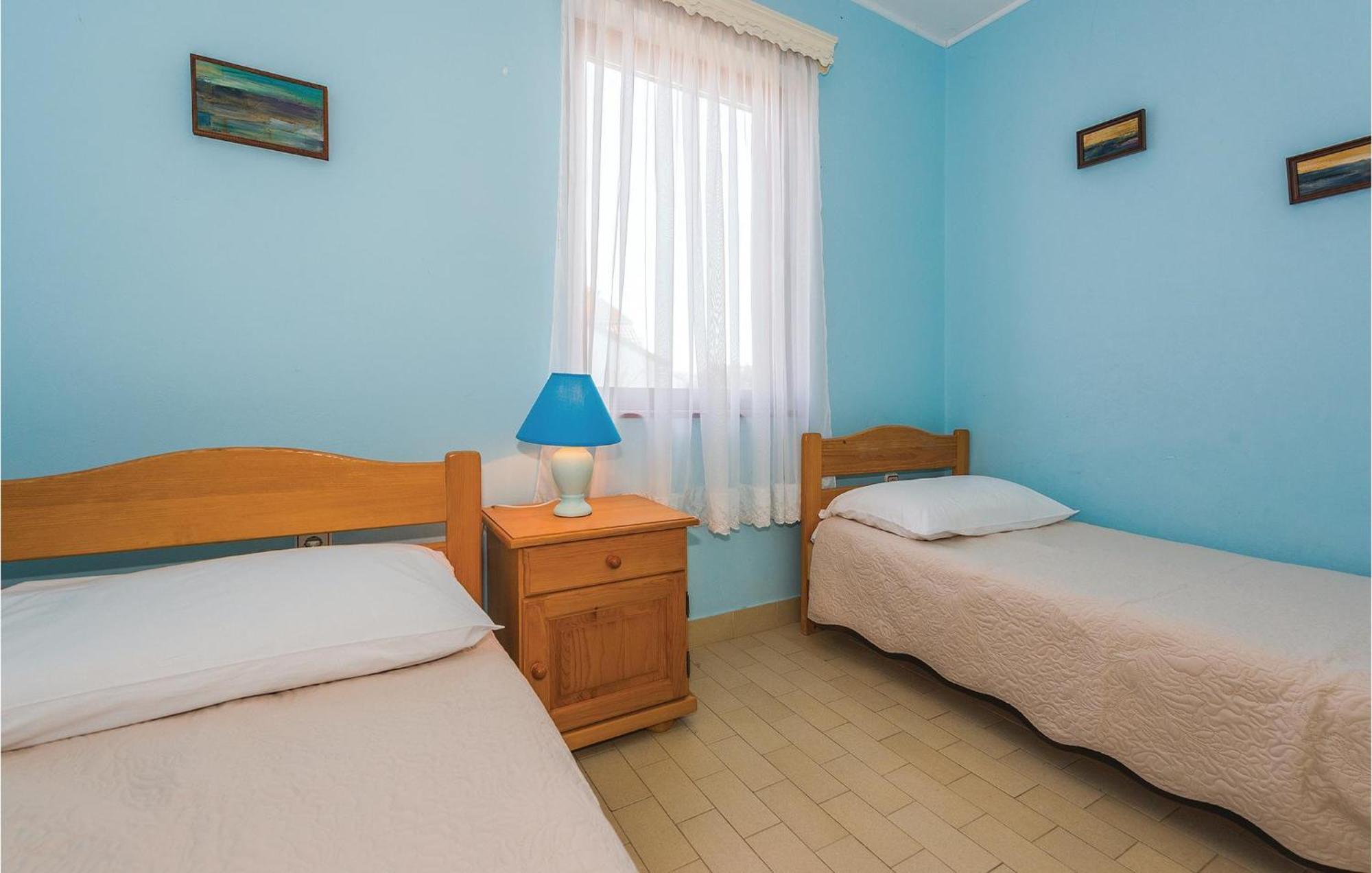 2 Bedroom Amazing Apartment In Rogoznica Rogoznica  Buitenkant foto